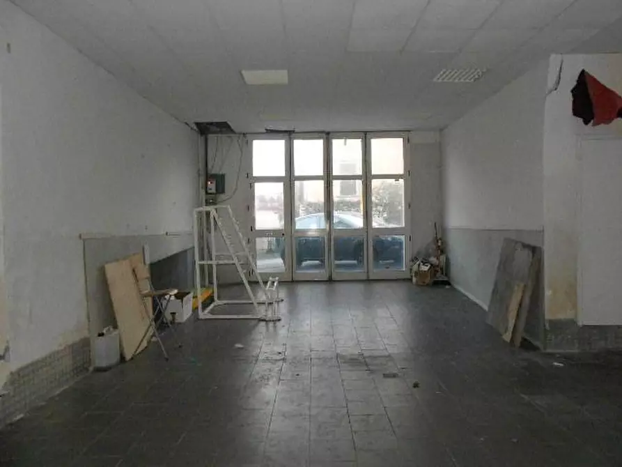 Immagine 3 di Locale commerciale in vendita  in VIA MAGGINI, 45 a Ancona