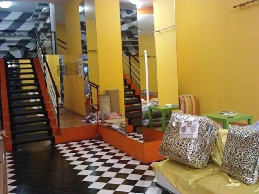 Immagine 2 di Locale commerciale in vendita  in CARLO ALBERTO, 17 a Ancona