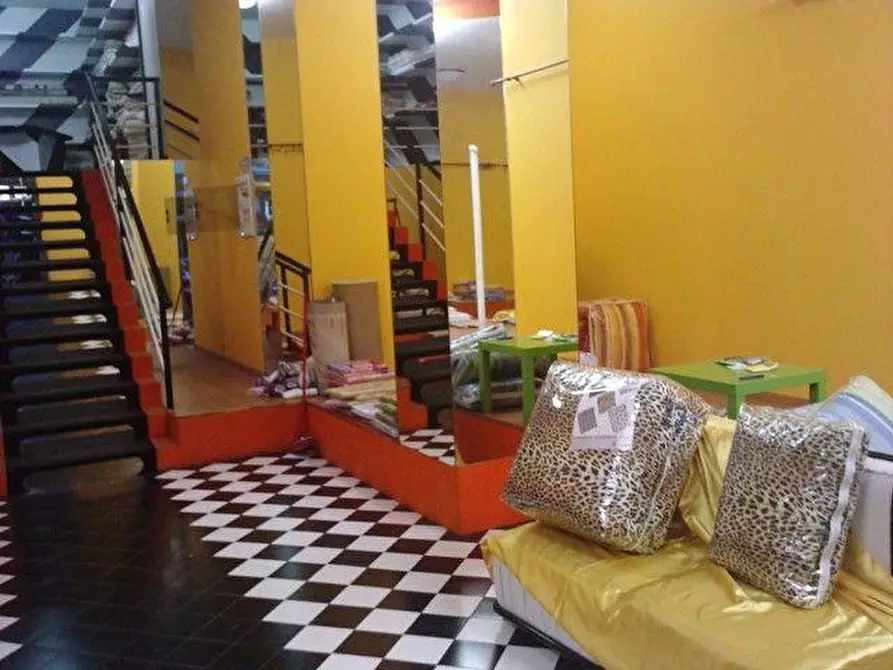 Immagine 3 di Locale commerciale in vendita  in CARLO ALBERTO, 17 a Ancona