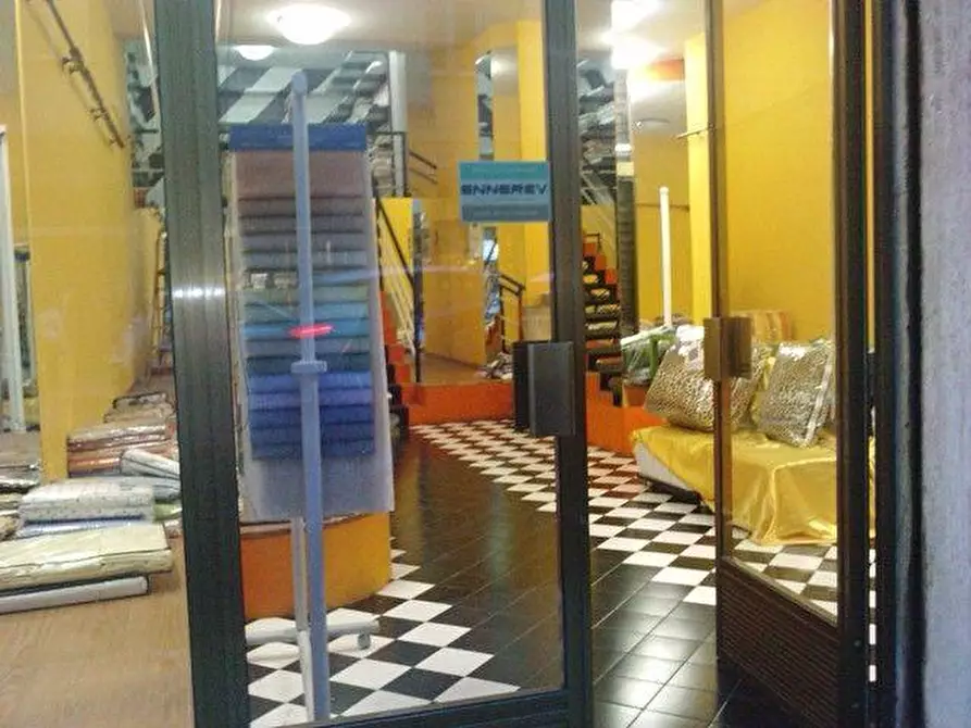 Immagine 5 di Locale commerciale in vendita  in CARLO ALBERTO, 17 a Ancona
