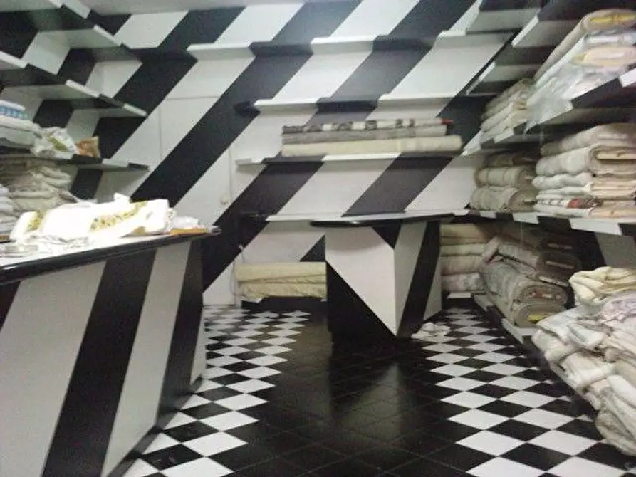 Immagine 6 di Locale commerciale in vendita  in CARLO ALBERTO, 17 a Ancona