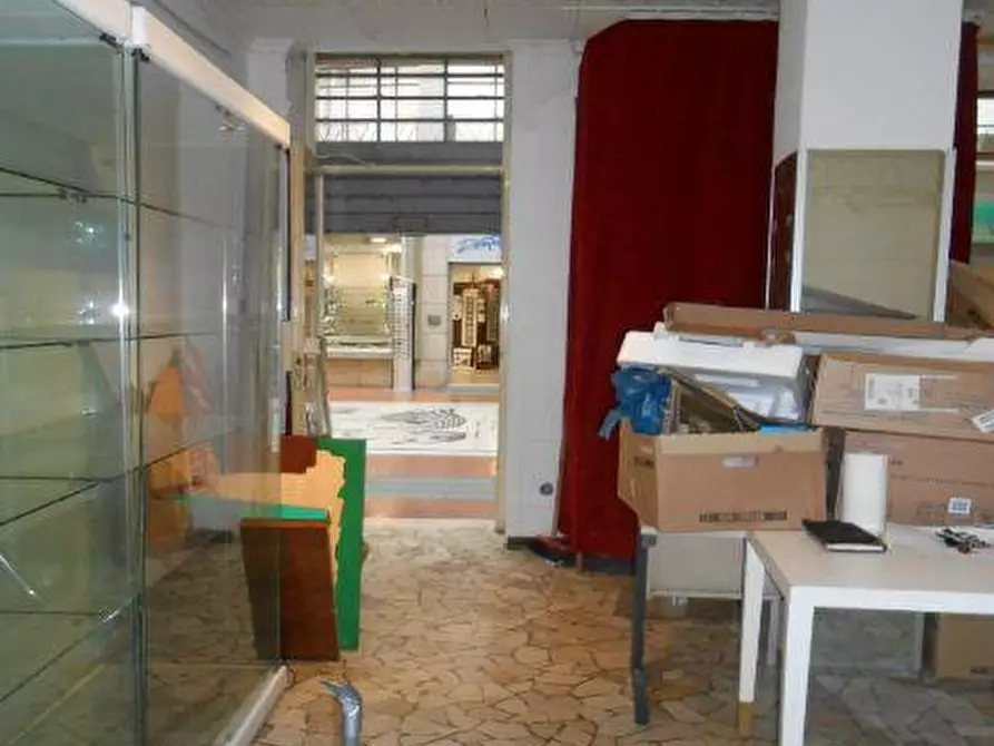 Immagine 9 di Negozio in vendita  in CORSO GARIBALDI, 80 a Ancona