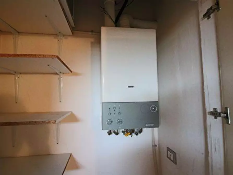 Immagine 8 di Appartamento in vendita  in PIAZZA ROSSELLI, 24 a Ancona