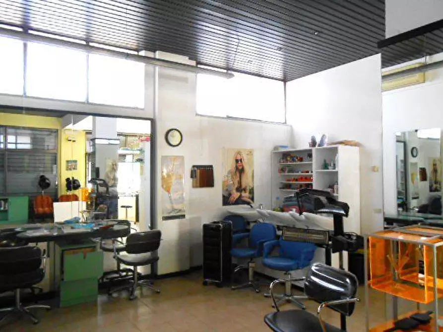 Immagine 12 di Locale commerciale in vendita  in VIA BENEDETTO CROCE, 22 a Ancona
