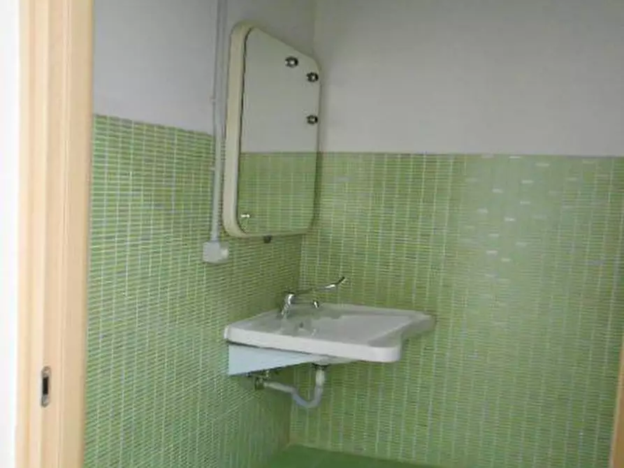 Immagine 2 di Locale commerciale in vendita  in CORSO CARLO ALBERTO, 60 a Ancona