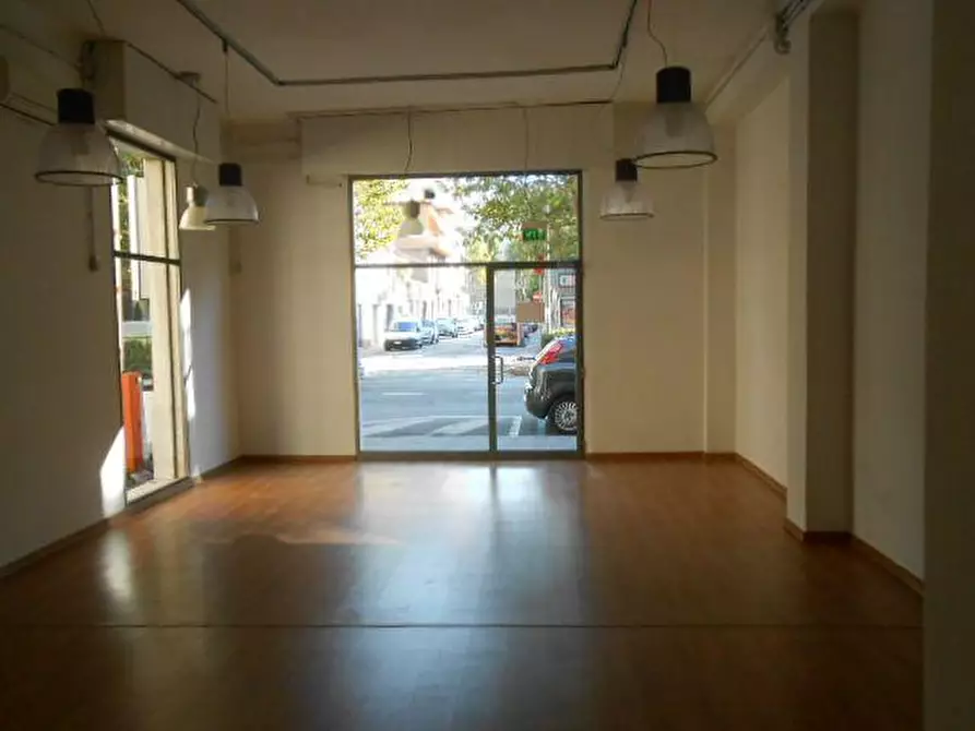 Immagine 6 di Locale commerciale in vendita  in CORSO CARLO ALBERTO, 60 a Ancona