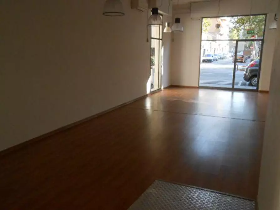 Immagine 7 di Locale commerciale in vendita  in CORSO CARLO ALBERTO, 60 a Ancona