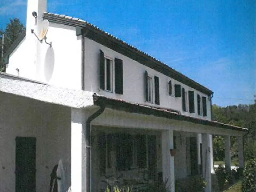 Immagine 1 di Villa in vendita  in VIA STRADA CERRETO, 21/1 a Pesaro