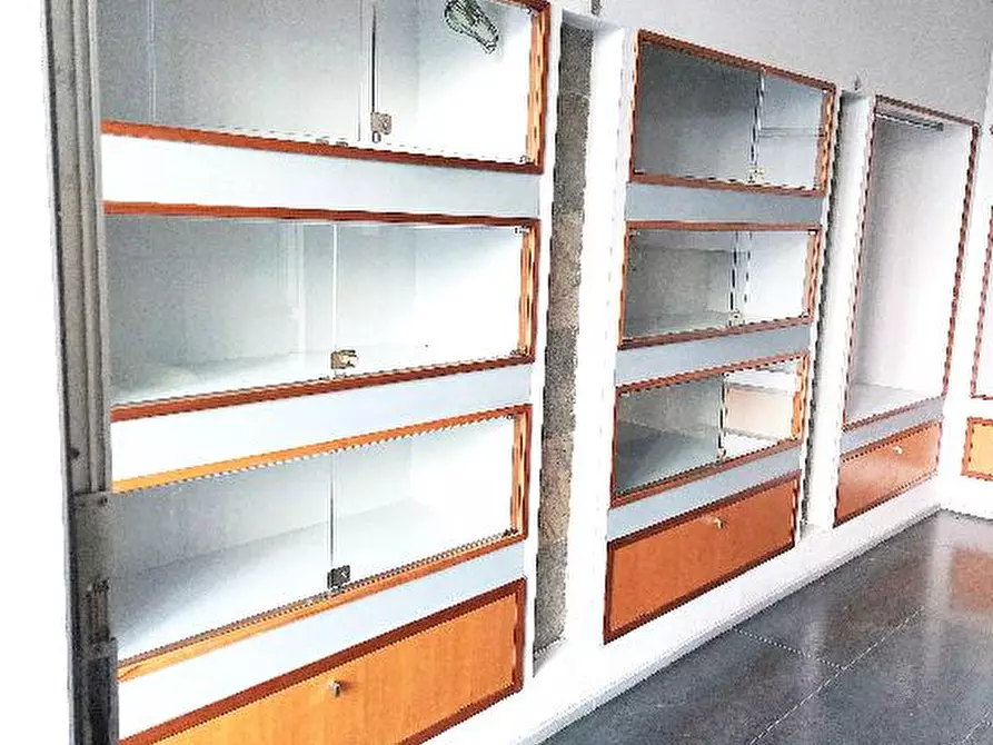 Immagine 2 di Negozio in vendita  in VIA TORRESI 7/B a Ancona