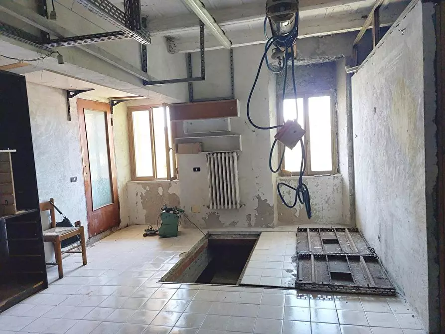 Immagine 3 di Locale residenziale in vendita  in VIA DELLE GRAZIE, 86 a Ancona