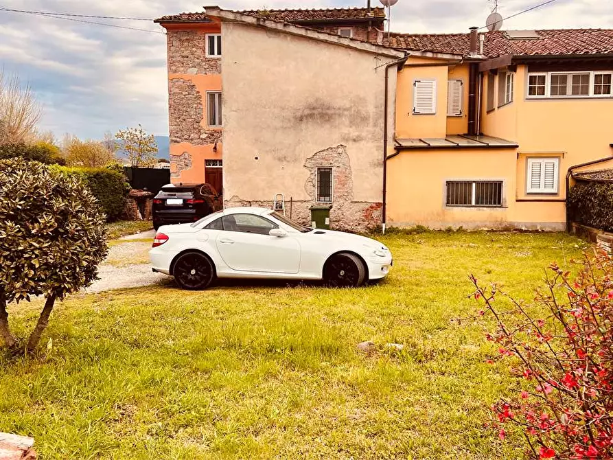 Casa bifamiliare in vendita a Lucca