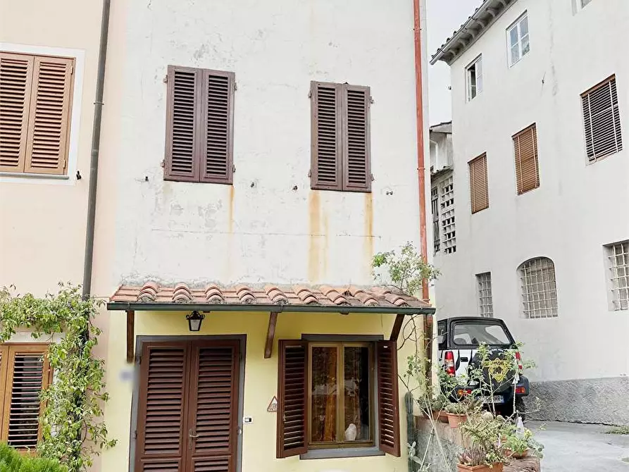 Porzione di casa in vendita in via di segromigno in monte a Capannori