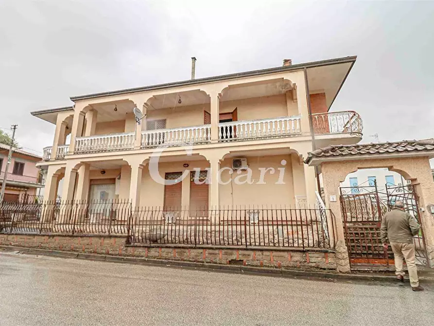 Villa in vendita in via John Fitzgerald Kennedy a Valmontone