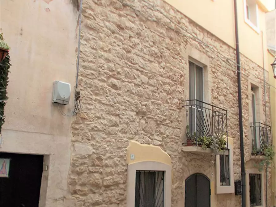 Casa indipendente in vendita in Via Nicola Verroca 10 a Acquaviva Delle Fonti