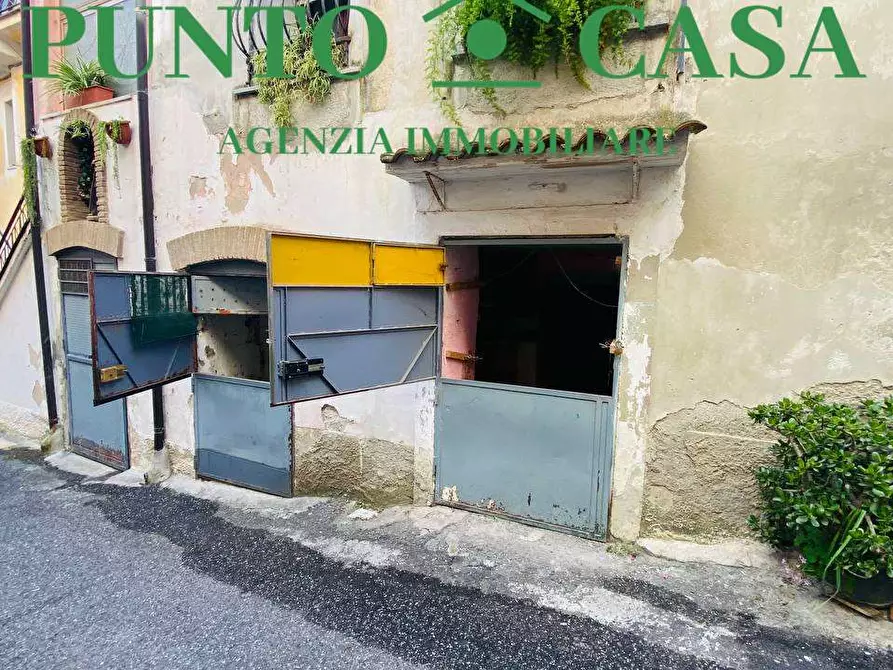 Magazzino in vendita in Via Generale Fiore a Lamezia Terme