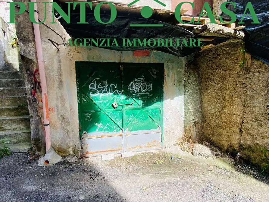 Magazzino in vendita in Via Vincenzo Maione a Lamezia Terme