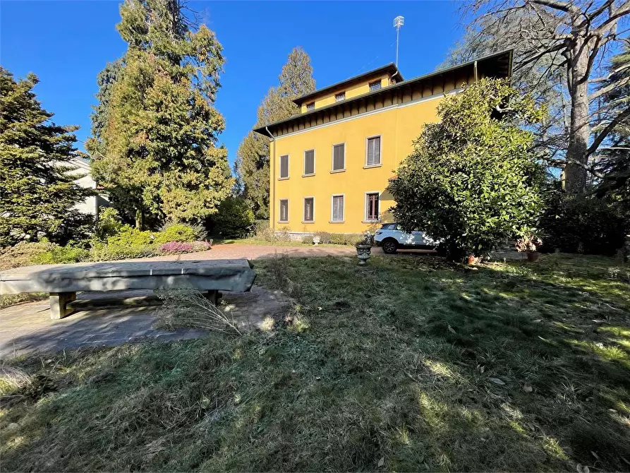 Villa in vendita in via Colombo a Somma Lombardo
