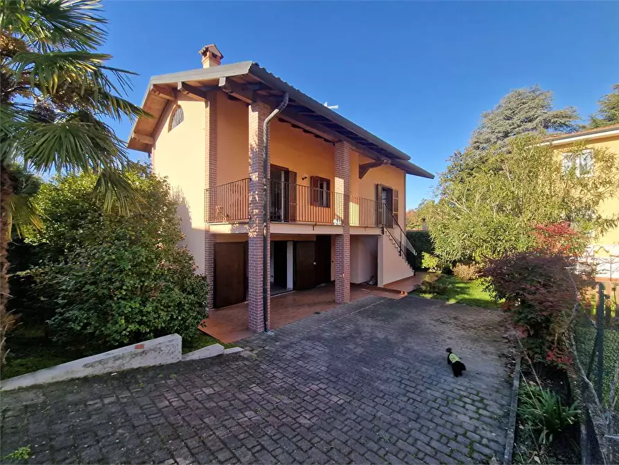 Casa indipendente in vendita in Via Caravaggio a Castelletto Sopra Ticino