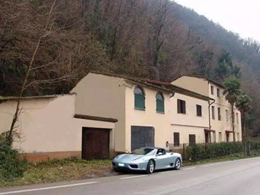 Immagine 1 di Casa indipendente in vendita  in piaggione a Lucca