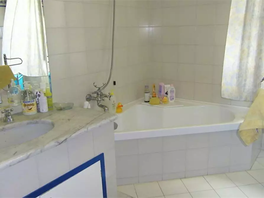 Immagine 8 di Villa in vendita  a Porcari