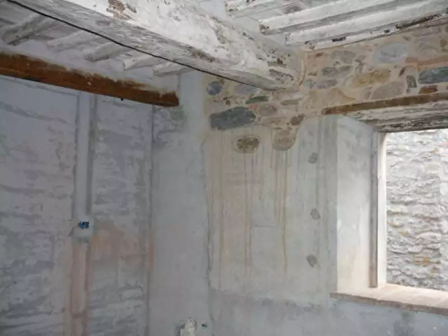 Immagine 5 di Porzione di casa in vendita  in via nuova a Capannori