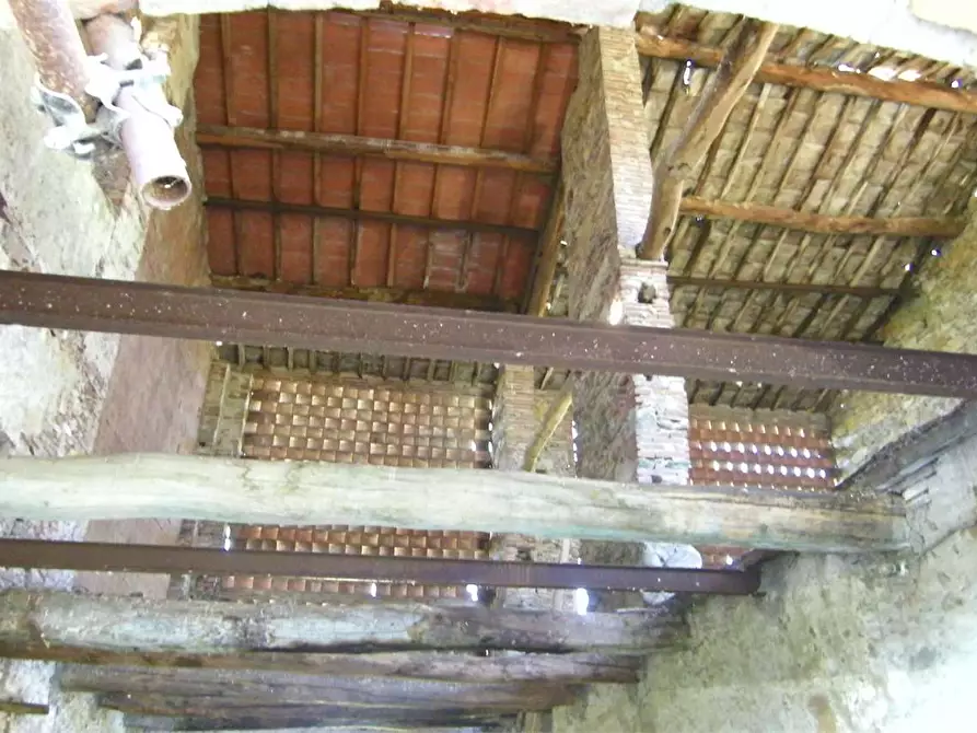 Immagine 9 di Rustico / casale in vendita  in capannori a Capannori