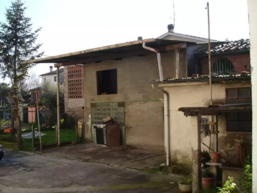 Immagine 10 di Porzione di casa in vendita  in Capannori Centro a Capannori