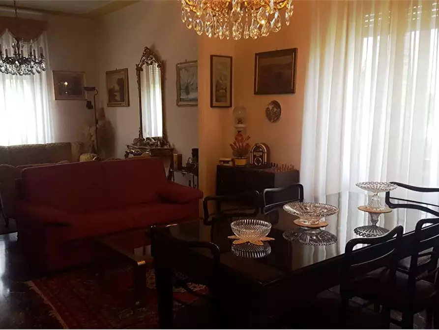 Immagine 1 di Villa in vendita  in san vito a Lucca
