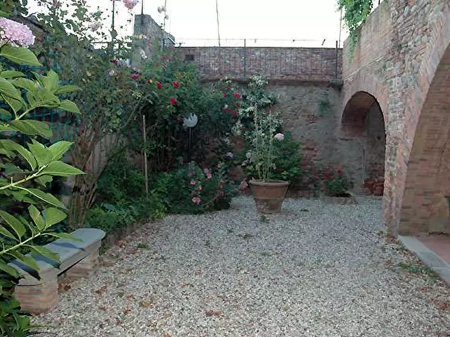 Immagine 2 di Stabile in vendita  in Montecarlo a Montecarlo