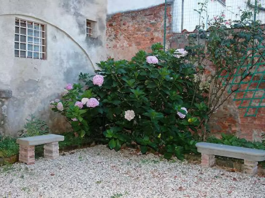 Immagine 3 di Stabile in vendita  in Montecarlo a Montecarlo