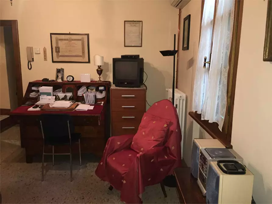 Immagine 18 di Stabile in vendita  in Montecarlo a Montecarlo