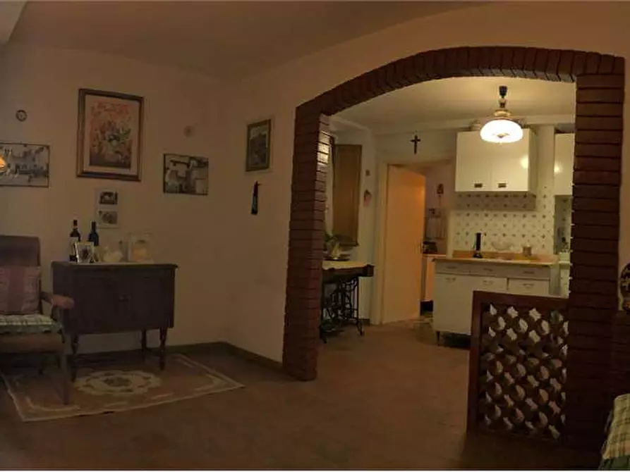 Immagine 1 di Porzione di casa in vendita  in matraia a Capannori