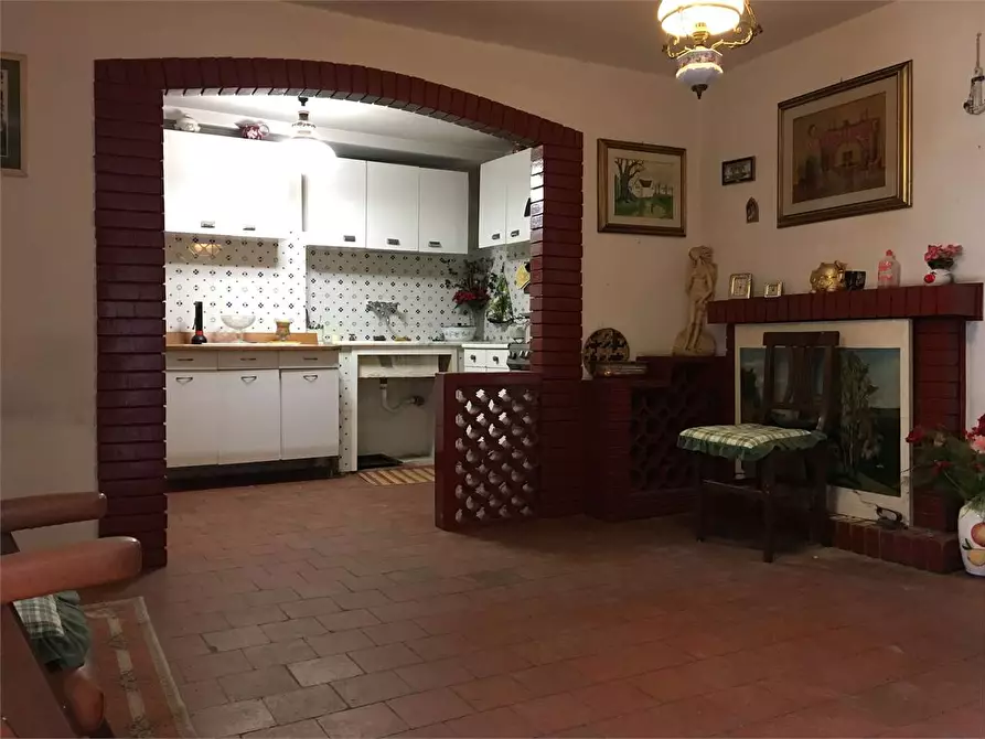 Immagine 3 di Porzione di casa in vendita  in matraia a Capannori