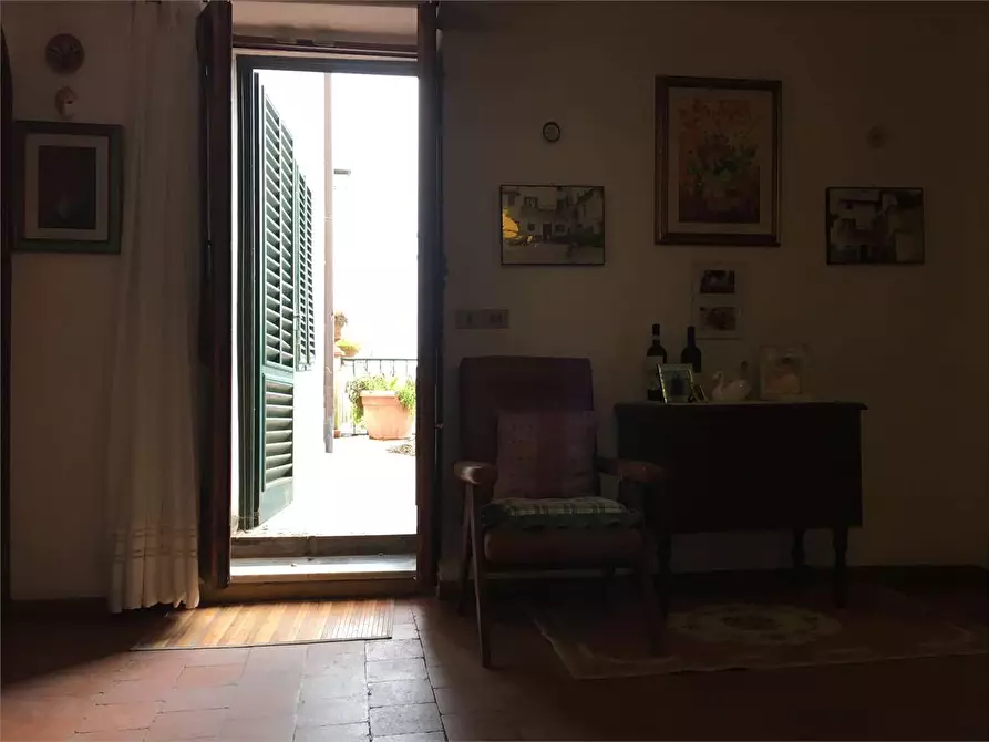 Immagine 4 di Porzione di casa in vendita  in matraia a Capannori