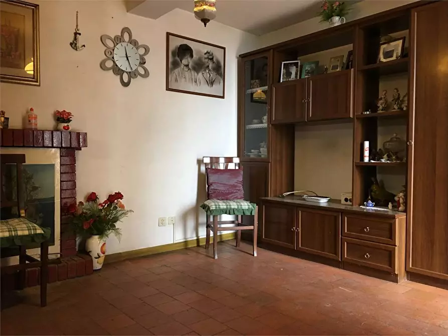 Immagine 5 di Porzione di casa in vendita  in matraia a Capannori