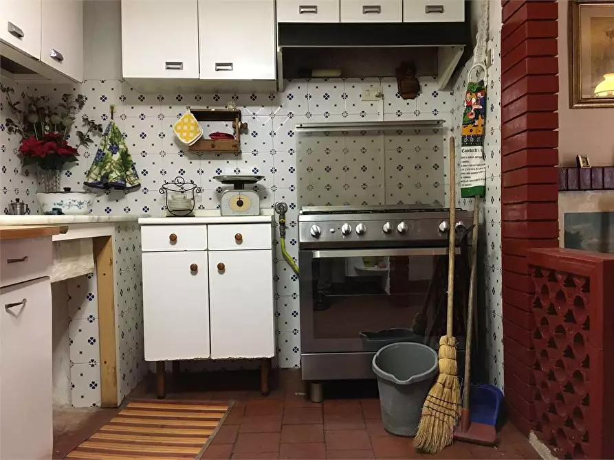 Immagine 6 di Porzione di casa in vendita  in matraia a Capannori