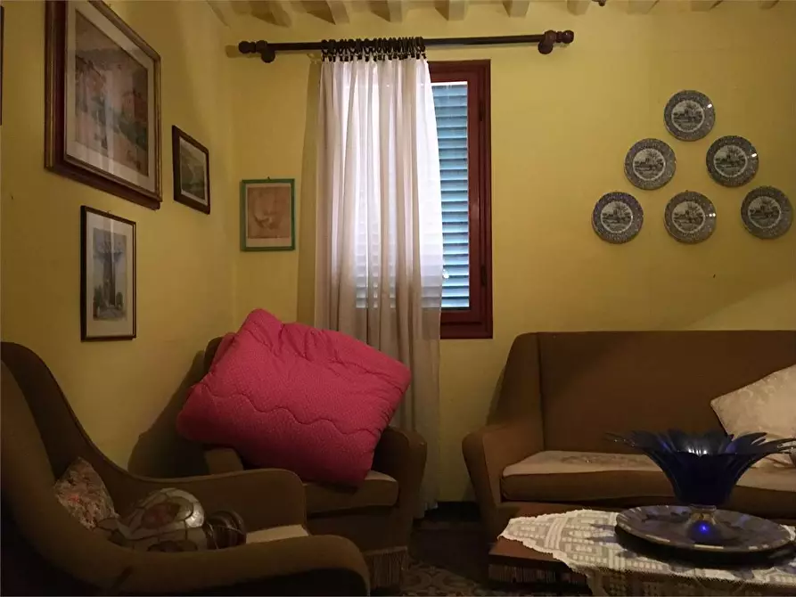 Immagine 10 di Porzione di casa in vendita  in matraia a Capannori