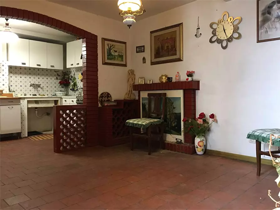 Immagine 15 di Porzione di casa in vendita  in matraia a Capannori