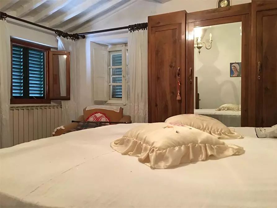 Immagine 17 di Porzione di casa in vendita  in matraia a Capannori