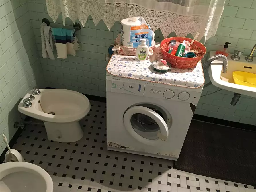 Immagine 19 di Porzione di casa in vendita  in matraia a Capannori