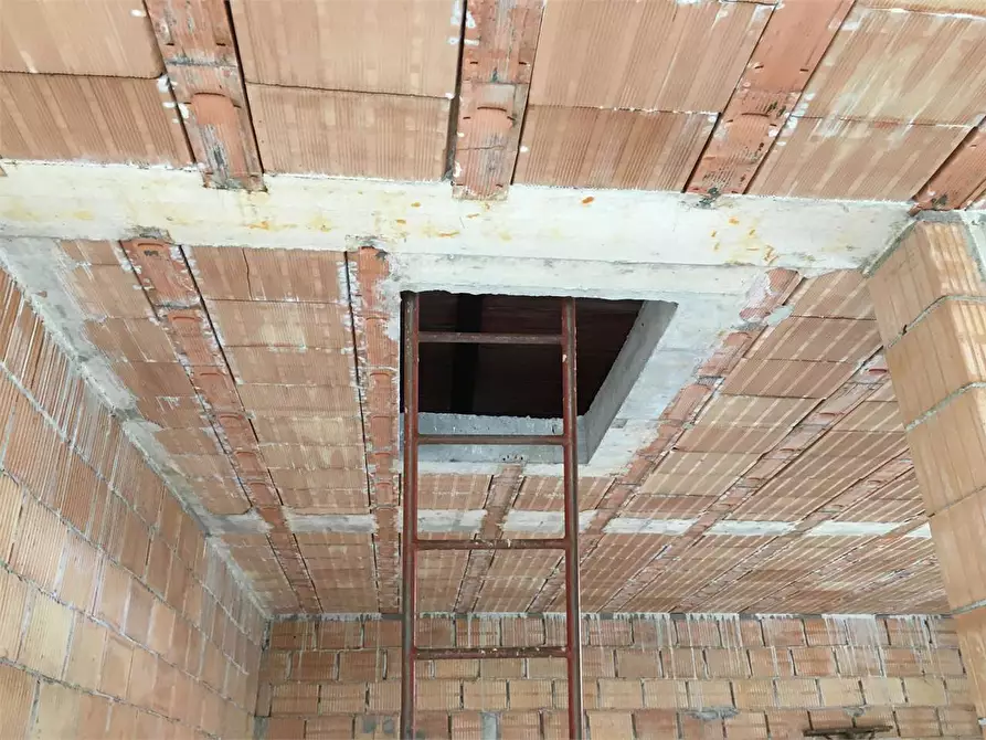 Immagine 12 di Villa in vendita  in Marlia a Capannori