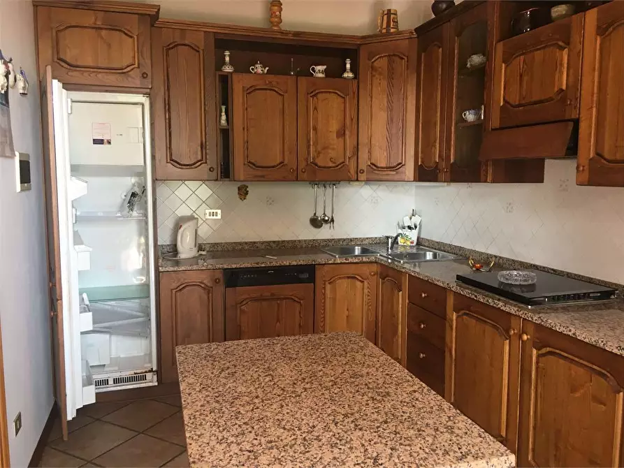 Immagine 8 di Villa in vendita  in Montecarlo  a Montecarlo