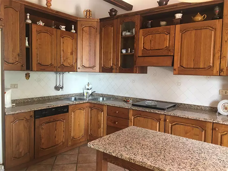 Immagine 7 di Villa in vendita  in Montecarlo  a Montecarlo