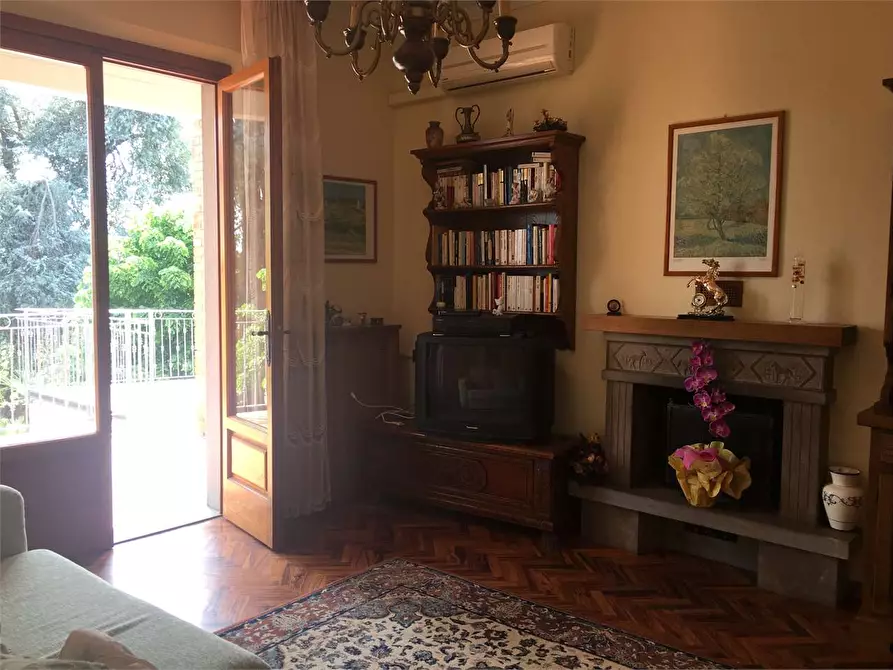 Immagine 3 di Villa in vendita  in Montecarlo  a Montecarlo