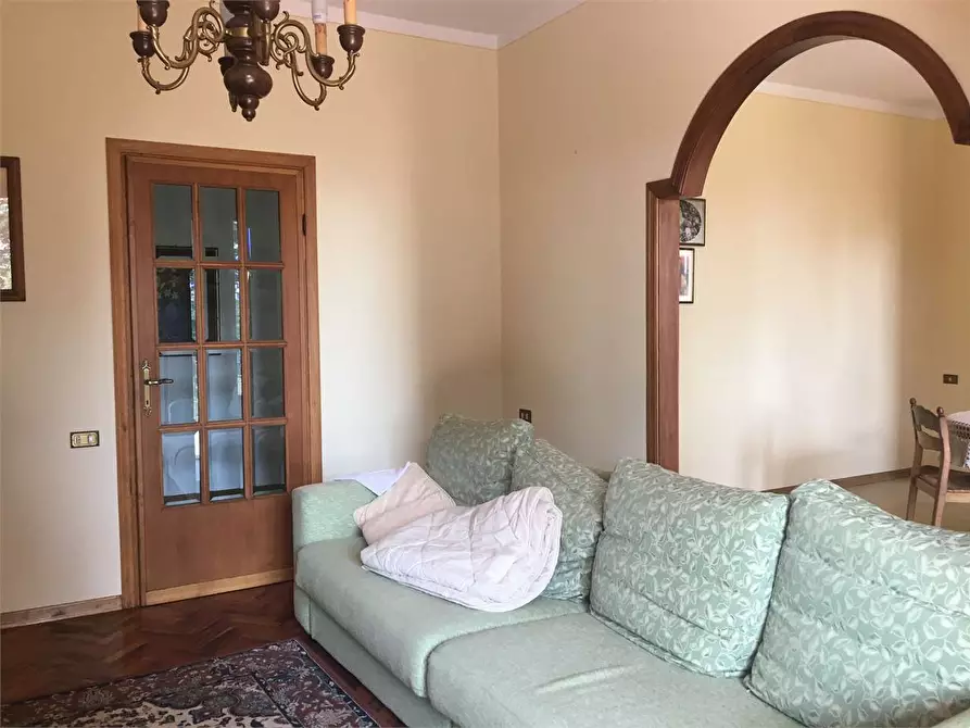 Immagine 4 di Villa in vendita  in Montecarlo  a Montecarlo