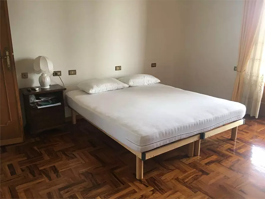 Immagine 11 di Villa in vendita  in Montecarlo  a Montecarlo