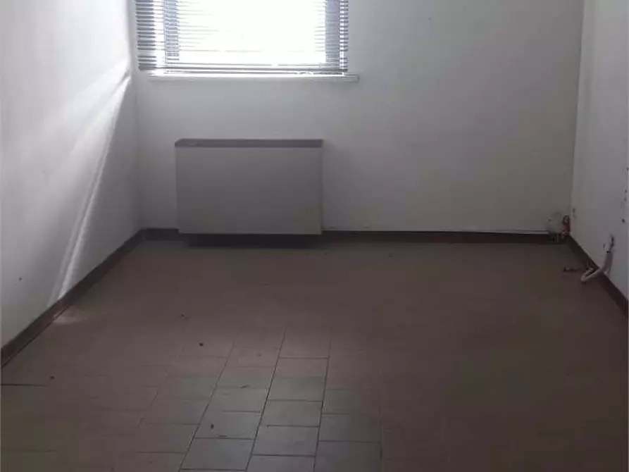 Immagine 2 di Ufficio in affitto  in guamo a Capannori