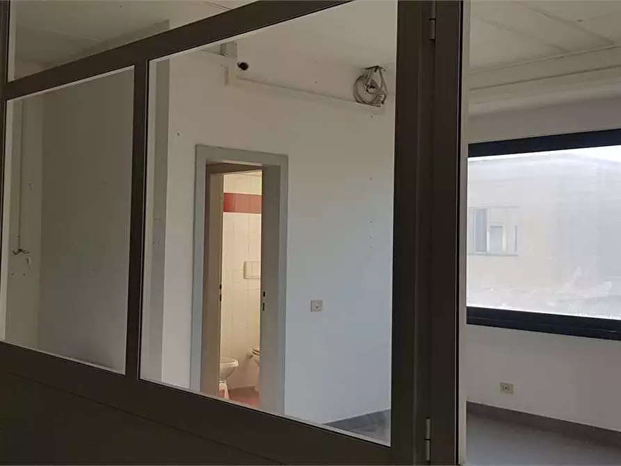 Immagine 2 di Ufficio in affitto  a Porcari