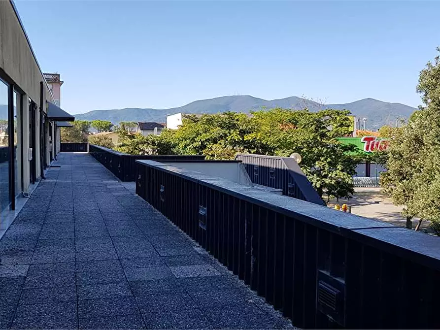 Immagine 7 di Ufficio in affitto  a Porcari