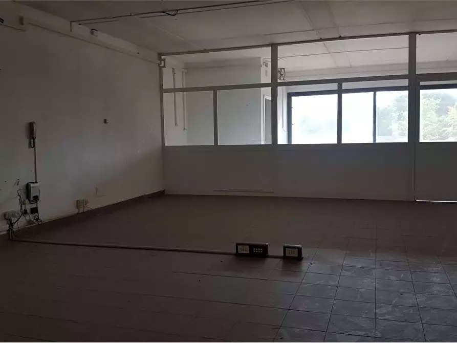 Immagine 3 di Ufficio in affitto  a Porcari